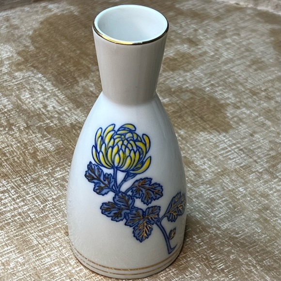 Vintage Japanese Sake Vase - Picture 3 of 13